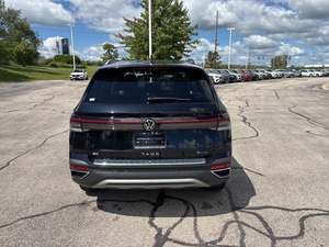 Neuf/Occasion 2025 pour Taos SE 4Motion SUV Essence Sièges en Cuir Pneus R18 Toit Panoramique Caméra Arrière - Product Image 5