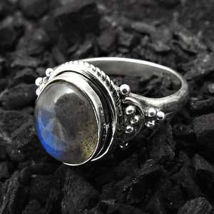 Dernière bague en argent sterling 925 avec pierre précieuse labradorite, style artisanal bohème fait à la main, bague en pierre précieuse de coupe ovale - Product Image 3