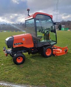 Tracteur tondeuse diesel commercial Kubota F2890 F3690 haut de gamme 4x4 avec cabine et plateau de coupe de 72 pouces - Product Image 4