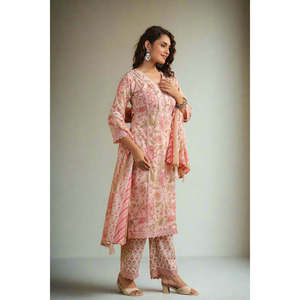 Conjunto de Kurta, Pantalón y Dupatta Floral para Mujer en Rosa Pálido de Rooh Meher - Product Image 5