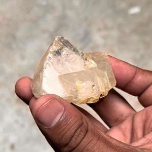 Espécimen en Bruto de Topacio Arcoíris Natural con Efecto Óptico Ligero para la Fabricación de Joyas - Product Image 2