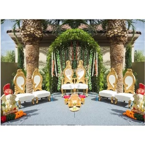 Chaises de mariage en bois pour Mandap, ensemble de chaises Vidhi en bois doré pour Mandap sculpté en feuille indienne - Product Image 1