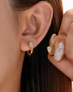 Pendientes de Aro Huggie de Oro Sólido de 14K con Diamante Cultivado en Laboratorio de Corte Pera de 0.51CT, Joyería Fina Moderna para Compromiso, Regalo para Parejas - Product Image 2