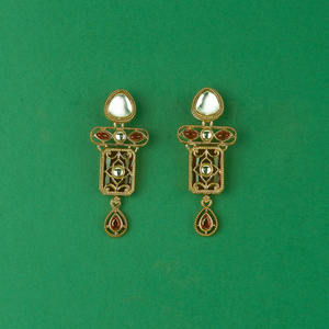 Pendientes clásicos Indo occidentales con joyería artificial chapada en Mehndi para mayoristas de moda en India - Product Image 3