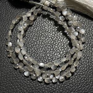 Alta calidad 4-4,5 MM gris piedra lunar facetada pequeña forma de corazón Briolette cuentas al por mayor cuentas de piedras preciosas de proveedor de confianza - Product Image 2