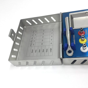 Kit d'instruments dentaires de base 12 pièces Instruments chirurgicaux manuels universels d'implant en acier inoxydable - Product Image 3