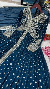 Nouveau Salwar Kameez de soirée et de mariage en faux géorgette, avec broderie lourde de créateur, bordure en dentelle et dupatta - Product Image 6