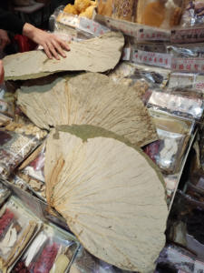 Vietnam Usine En Gros Haute Qualité Lotus Feuille Sèche Naturel Écologique Feuille De Lotus Séché pour Thé/Emballage De Nourriture - Product Image 3