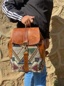 Sacs à dos en cuir véritable Jacquard Kilim, faits à la main Sac à dos en cuir vintage de style occidental Sacs à dos unisexes uniques de style bohème rustique - Product Image 3