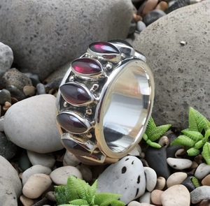 Bague classique en argent sterling 925 de Krittika Jewelers, style statement, faite à la main, avec pierre précieuse grenat, sertie en bélière, pour femmes - Product Image 6