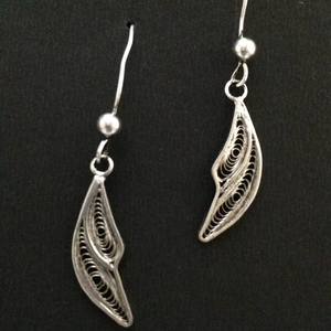 Pendientes de tuerca oxidados de 4 brillantes elegantes de alto grado más vendidos, proveedor indio directo, joyería de moda de alta calidad - Product Image 1