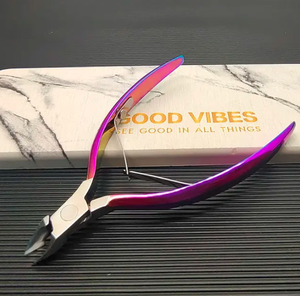 Pinces à cuticules en titane multicolores professionnelles pour coupe-ongles à lame incurvée avec pédicure et outil de manucure - Product Image 1