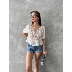 Blusa Bordada Color Gris Piedra para Mujer, Marca Topshow, Camisa de Moda al Por Mayor - Product Image 3