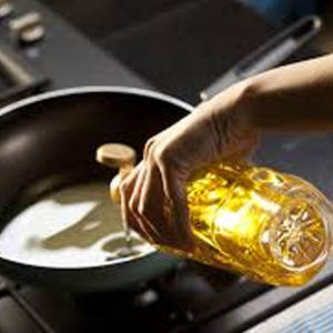 Huile de cuisson usagée raffinée pour biodiesel en vrac Vente en gros Huile végétale usée UCO avec haute pureté et longue durée de conservation - Product Image 1