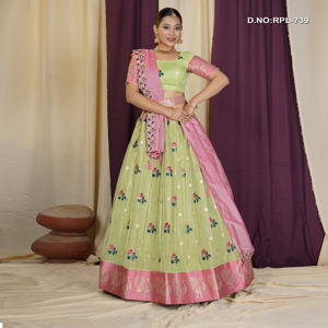 ชุดเลเฮนกาโชลีผ้าไหมเนื้อพรีเมียม พร้อมงานปักลายดอกไม้ประณีต ผ้าคลุมไหล่แบบพันต่างสี และลุคสง่างามสำหรับงานเทศกาล - Product Image 2