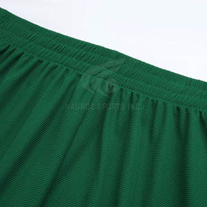 Ensemble de vêtements de football personnalisable Maillot confortable et short à taille élastique pour les équipes Kit parfait avec touche personnalisée - Product Image 5