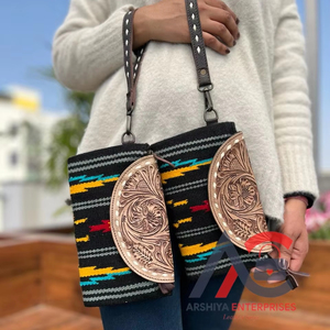 Pochette en cuir usiné aztèque faite à la main femmes élégantes couverture de selle portefeuilles en cuir embrayages de bracelet en cuir usiné de haute qualité - Product Image 1