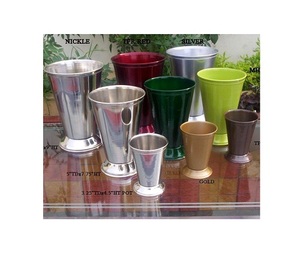 Juego de macetas de metal hechas a mano con acabado Premium para un diseño de jardín moderno único, decoración del hogar, hotel, fiesta, eventos, balcón - Product Image 1