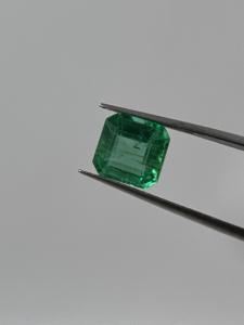 มรกตธรรมชาติขนาด 7.5 x 7.5 มม. ไม่ผ่านการปรับแต่งและไม่ผ่านการอบอุ่น คุณภาพดีมาก เกรดพรีเมียม ทรงเหลี่ยมแบบแอสเชอร์ น้ำหนัก 1.94 กะรัต สำหรับทำเครื่องประดับ - Product Image 6