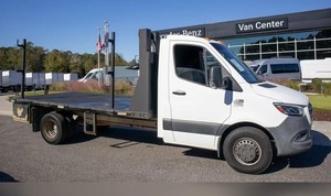 รถบรรทุก Mercedes Benz Sprinter Cab Chassis ปี 2024 คุณภาพเยี่ยม เครื่องยนต์เทอร์โบดีเซล เกียร์อัตโนมัติ เบาะหนัง ภายในสีเข้ม พร้อมส่ง - Product Image 2