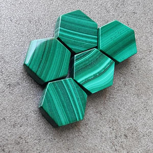 AAA + Calidad Natural Malaquita Hexágono Forma Moneda Parte posterior plana Calibrado Piedras preciosas al por mayor, Todos Los tamaños disponibles - Product Image 5
