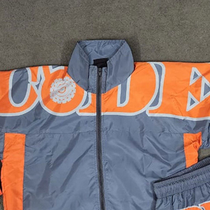 Ensemble court coupe-vent pour homme, design léger et extensible, 100% polyester, logo personnalisé pour les activités de plein air et les séances d'entraînement - Product Image 2