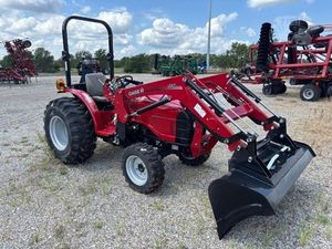Tractor agrícola CASE IH FARMALL 25A, cortacésped, tracción en las 4 ruedas, maquinaria agrícola grande, motor potente, rendimiento eficiente - Product Image 3
