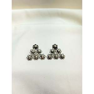 Pendientes Triangulares de Plata 925 con Diseño Floral Jali de Tridha, Estilo Vintage, Aros de Oro de 18K, Pendientes Modernos con Patrón Floral en Oro Rosa - Product Image 1