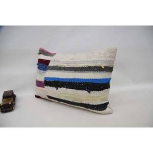 Coussin décoratif tissé 16x24 pouces en laine Kantha à motif vintage multicolore - Product Image 4