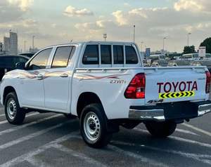 Toyota Hilux en bon état, Toyota Hilux GL 2.7L V4 - 4x4 AWD, peinture d'origine - GCC - Patrol automatique - Product Image 4