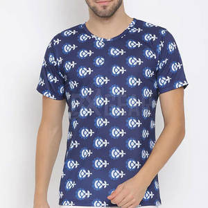 T-shirt léger pour hommes avec un design à manches courtes imprimé par sublimation idéal pour les tenues décontractées à la mode - Product Image 1
