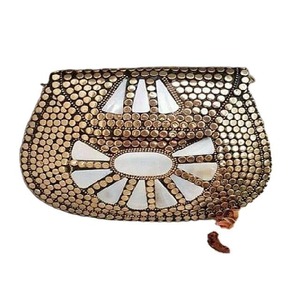 Exportateur indien offre le meilleur prix perles de résine en laiton d'amour des femmes pour la fête porter des cadeaux d'affaires dames corps croix résine - Product Image 2