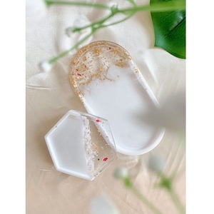 Bandeja de resina moderna y elegante para velas y joyería, bandeja de servicio decorativa de diseño personalizado para exportación mundial desde la India - Product Image 1