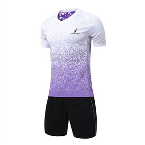 ชุดเสื้อฟุตบอลพร้อมวัสดุที่นุ่มและทนทาน - Product Image 1