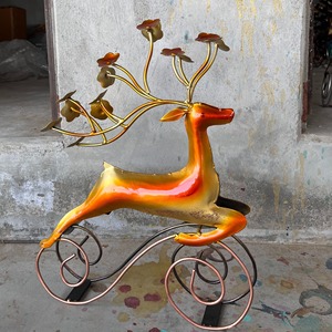 Estatuilla de Reno de metal elegante con astas artísticas Acento de decoración del hogar elegante para sala de estar o configuración festiva - Product Image 6