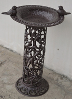 Bain d'oiseaux en fonte forgé en gros Ornements de jardin extérieur Décoration de jardin en métal Ornement d'observation des oiseaux pour arrière-cour