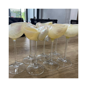 Elegantes copas de vino de concha marinas hechas a mano, vasos únicos inspirados en el océano, ideales para bodas en la playa, bares costeros para el hogar, decoración de fiestas - Product Image 2