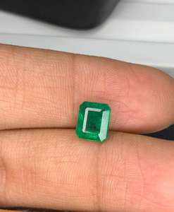 Esmeralda zambiana natural de alta calidad, corte octogonal. Hermosa piedra con brillo de color. - Product Image 4