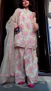 Robe longue pakistanaise Kameez Dupatta en costume Salwar en soie artisanale pour mariages et fêtes - Product Image 2