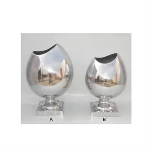 Vases modernes en métal les plus vendus Vases décoratifs de qualité supérieure pour la maison LOT de 2 Vases à fleurs en aluminium de style luxueux pour maisons - Product Image 1