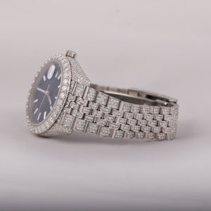 Reloj de pulsera monocromático ostentoso de alta calidad con esfera azul totalmente helada Pantalla de fecha VVS Moissanite Estilo analógico que marca tendencias - Product Image 3