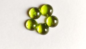 Alta calidad peridoto piedra preciosa original forma redonda cabujón 3mm - 8mm parte posterior plana piedras preciosas sueltas de proveedor indio para anillos - Product Image 3
