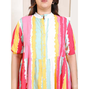 Deebaco Robe décontractée rayée multicolore pour femme, grande taille, avec col mandarin et volants, style vacances d'été, longueur mini - Product Image 2