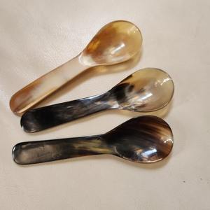 Cuillère à corne faite à la main rustique élégante durable et fonctionnelle par Crescent Crafts - Product Image 2