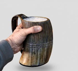 Mug en corne naturelle unique, fait à la main, mug à bière viking, mug à bière écologique, tasse à boire rustique, cadeau pour homme - Product Image 2