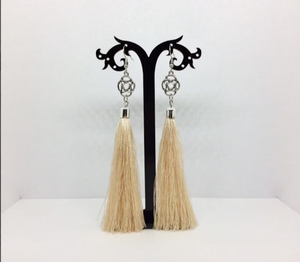 Boucles d'oreilles à pompons avec breloques nœud magique faites à la main / Boucles d'oreilles en argent sterling / Boucles d'oreilles bohèmes à franges et pompons - Or - Longues - Product Image 3
