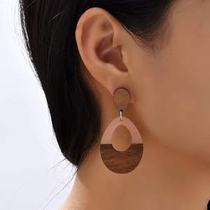 Pendientes de resina de alta calidad Diseños asimétricos audaces para un aspecto minimalista elegante para el costo de la fiesta de HF CRAFTS - Product Image 4