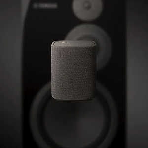 Altavoz Bluetooth Portátil Yamaha de 10W, Mini Altavoz LED RGB para Exteriores, Resistente al Agua, con Micrófono TWS, Batería Auxiliar, Plástico Negro - Product Image 1