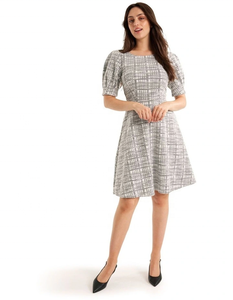 Vestido Casual de Algodón con Estampado a Cuadros Negro y Marfil, Corte A, Cintura Imperio, Mangas Abullonadas, Elegante y Atemporal, con Cierre de Cremallera Trasero - Product Image 3