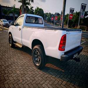 Prix bon marché Toyota Hilux modèle automatique de conduite à gauche et à droite frais et propre d'occasion à vendre - Product Image 4